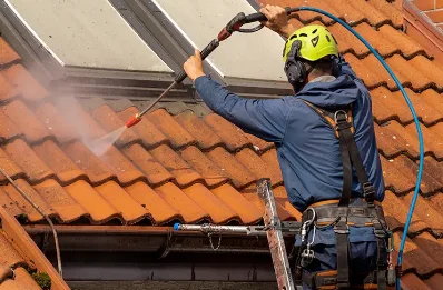 Démoussage et hydrofuge de toiture à Rochecolombe